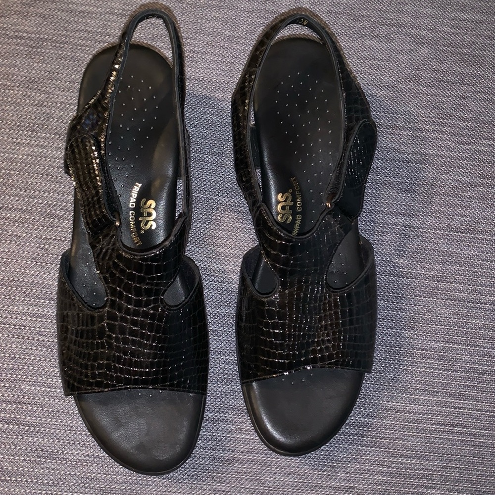 ⭐️⭐️ 10N SAS Women's Croc-Embossed Black Tripad Comfort Open Toed Sandals